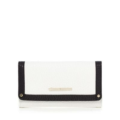 Black and white grained purse